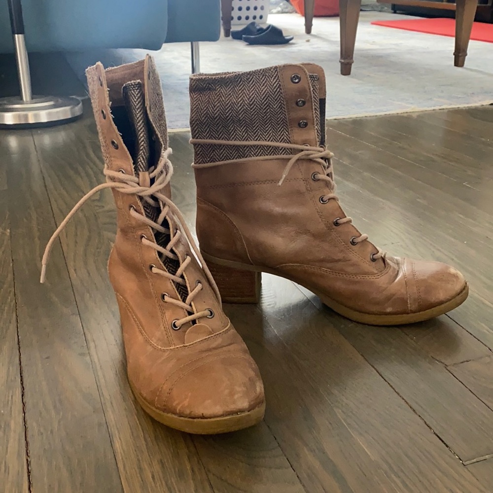 Kelsi Dagger combat boots in beige 9